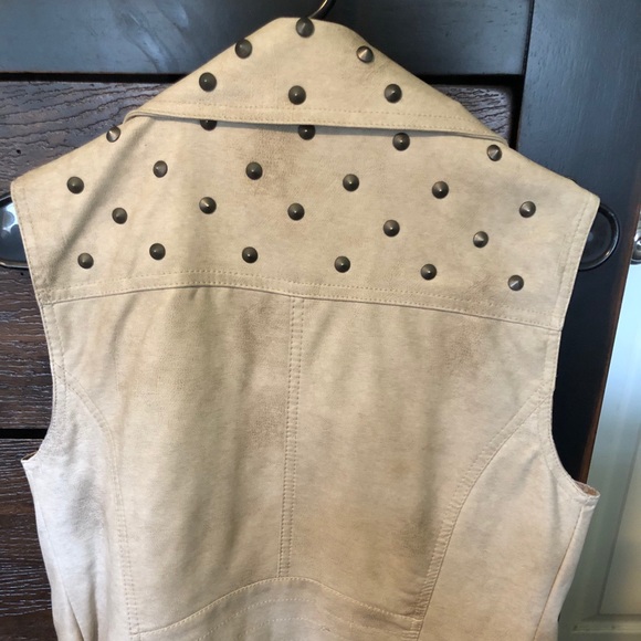 DAYTRIP LEATHER VEST - Picture 2 of 6